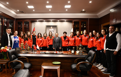 ŞAMPİYON GENÇLERDEN BAŞKAN ATAÇ'A ZİYARET